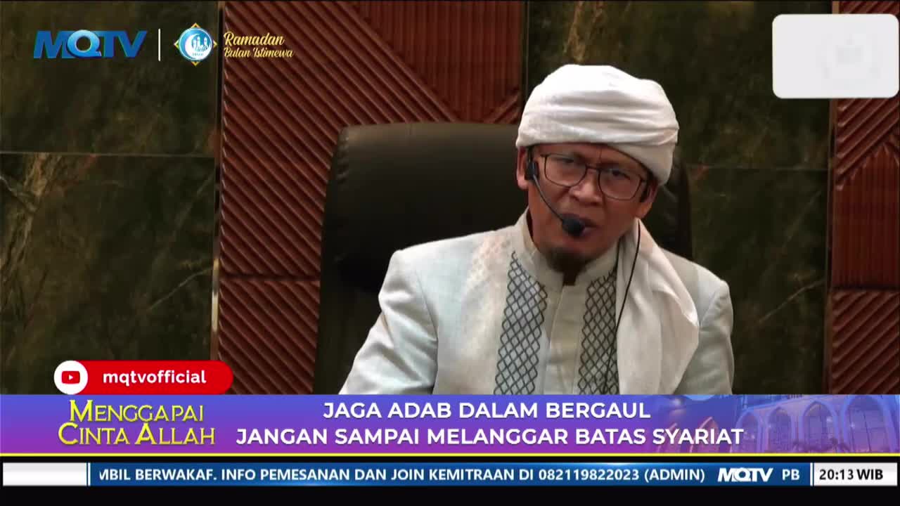 A man in a white turban and jacket speaks into a microphone, his glasses framing his face. On screen, Indonesian text scrolls by, with the MQTV logo visible.