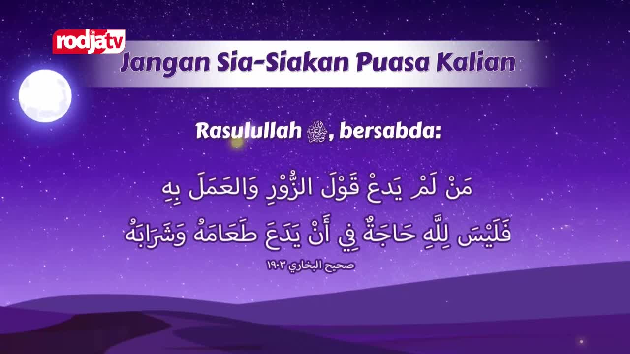 A large, bright moon hangs in a starry, purple sky above rolling desert dunes. Rodja TV displays text in Arabic, reminding viewers not to waste their fasting.