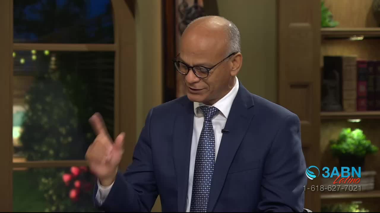 A man in a dark suit gestures with his right hand while speaking. The 3ABN Latino logo is visible in the corner.
