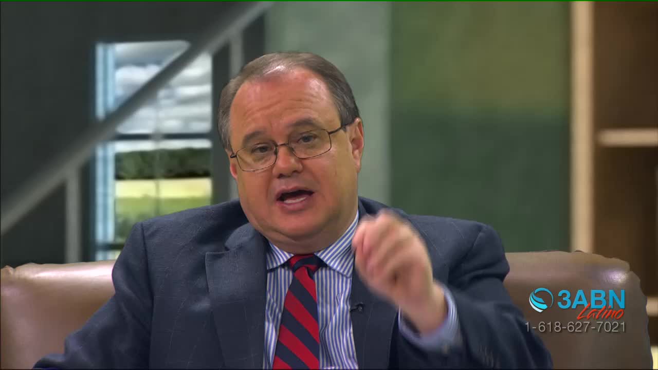 A man in a suit and striped tie gestures with his right hand, speaking directly to the camera. A 3ABN Latino logo appears in the lower right corner.