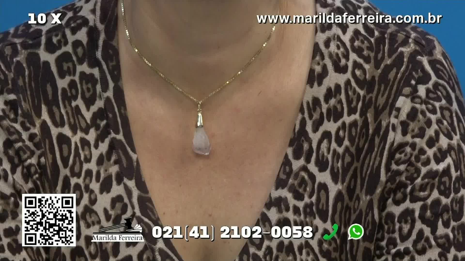 A woman in a leopard-print top has a gold chain with a teardrop-shaped pendant around her neck. Below, a QR code and contact information for Marilda Ferreira are displayed, likely from a Canal Rural broadcast in Brazil.
