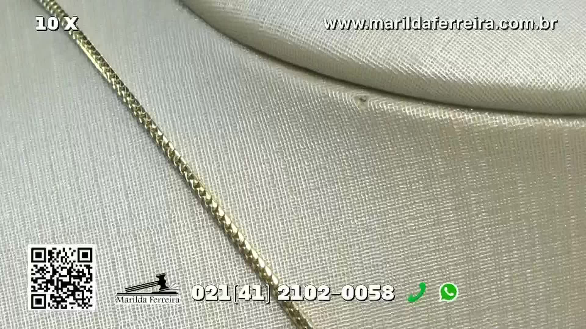 A delicate gold chain rests on a textured, off-white surface. The website and contact information for Marilda Ferreira are displayed below.
