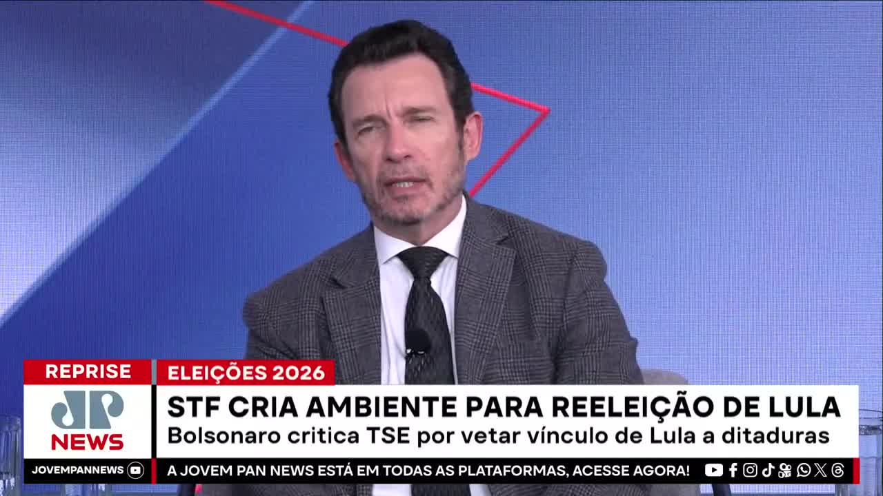 The man in the suit, likely a news anchor for Jovem Pan News in Brazil, is speaking directly to the camera. Below him, a headline discusses the Supreme Court's role in a potential Lula reelection.
