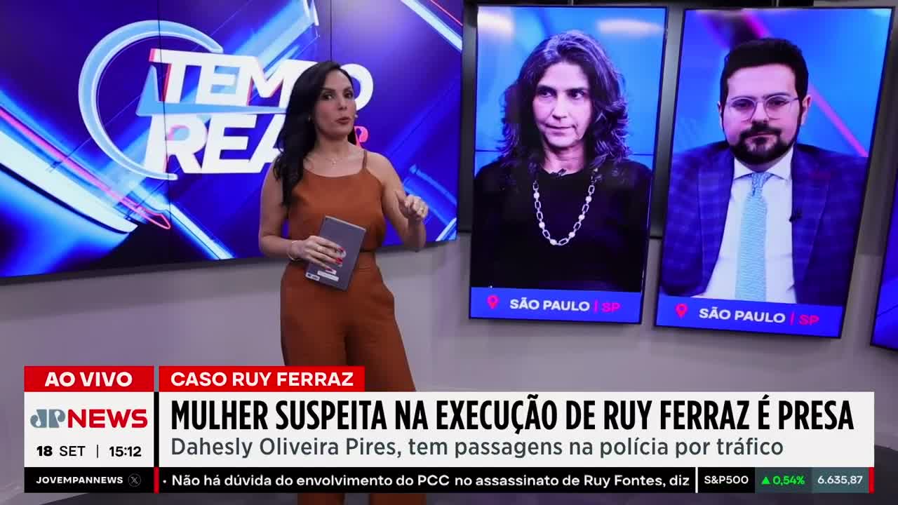 The Jovem Pan News presenter gestures towards two screens showing images of a woman and a man, both identified as being from São Paulo.  Below, the headline announces the arrest of a suspect in the Ruy Ferraz case.
