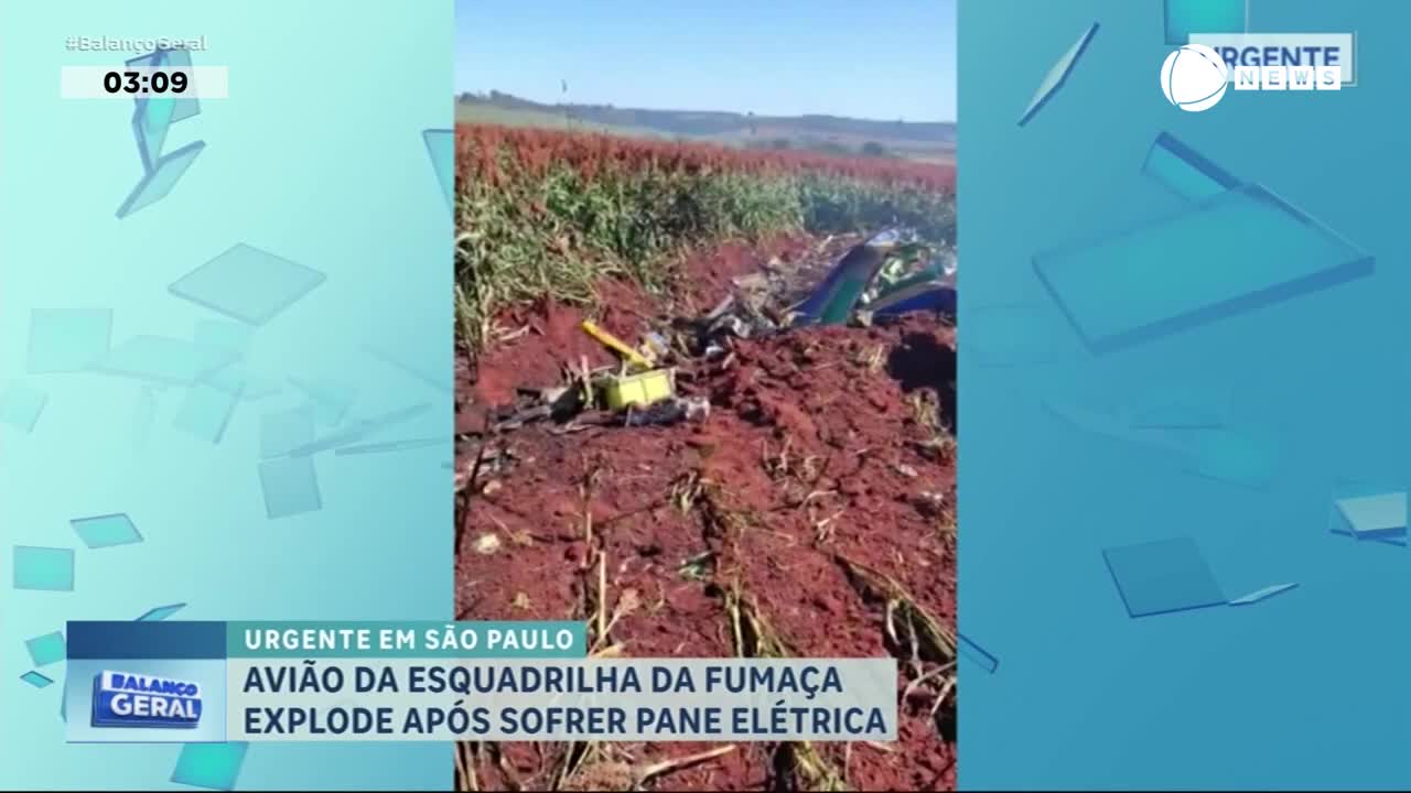 Scattered wreckage, including a piece of blue fuselage, lies in a field of red soil. Record News in Brazil is reporting on the explosion of an aircraft, the "Esquadrilha da Fumaça," after an electrical failure.
