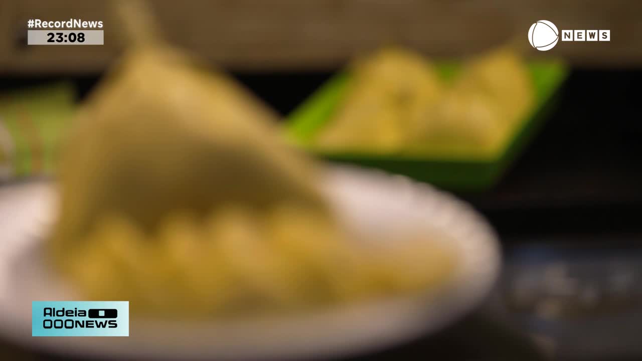 A golden pastry, perhaps a pastel, rests on a white plate. Another sits in a green tray behind it, ready to be served. A golden pastry, perhaps a pastel, rests on a white plate. Another sits in a green tray behind it, ready to be served.