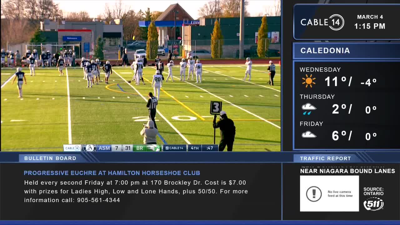 Players in white and navy uniforms line up on the green field as a referee holds up a sign with the number 3. The score on the screen shows ASM leading 7 to 31 against BR.