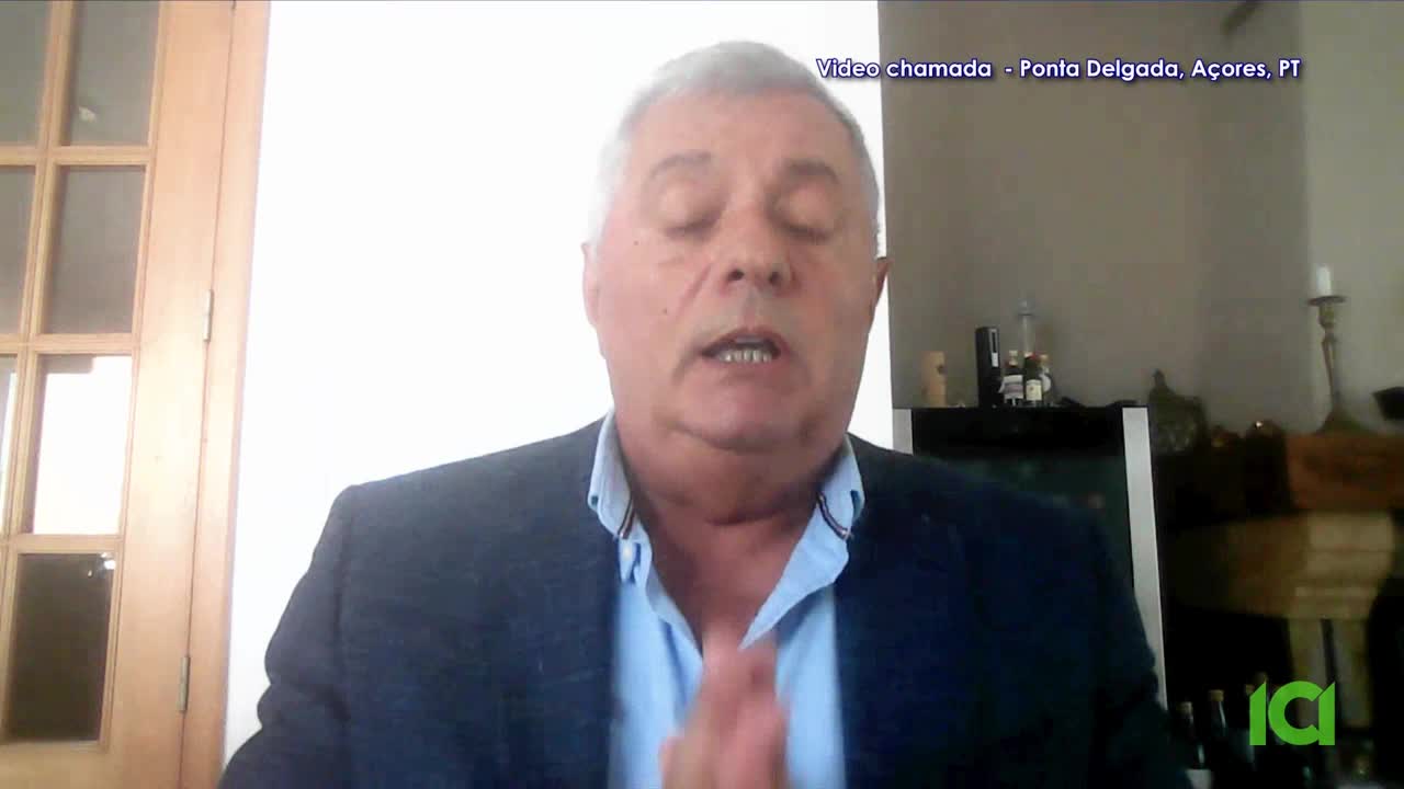 The man in the blue shirt and dark blazer is speaking, his hands clasped together. A CFHD-DT graphic is in the corner, and a banner at the top indicates a video call from Ponta Delgada, Azores.
