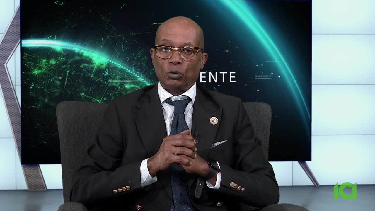 The man in the suit is speaking, his mouth open, as if mid-sentence. Behind him, the CFHD-DT logo is visible in the bottom right corner, and a green-and-blue graphic fills the background.
