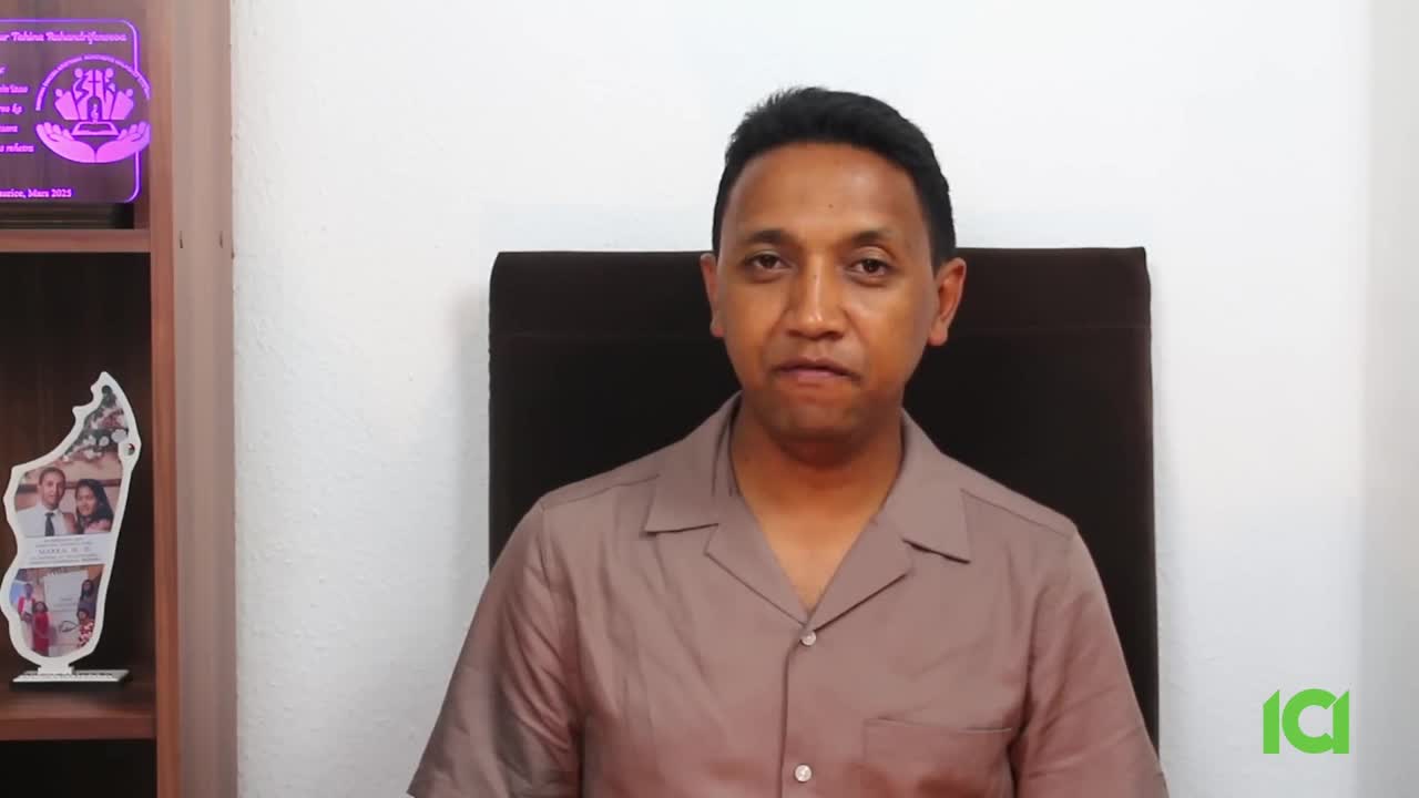 A man in a brown shirt is speaking, framed by a dark headrest. The logo for ICI, a Canadian CFHD-DT channel, is visible in the corner.
