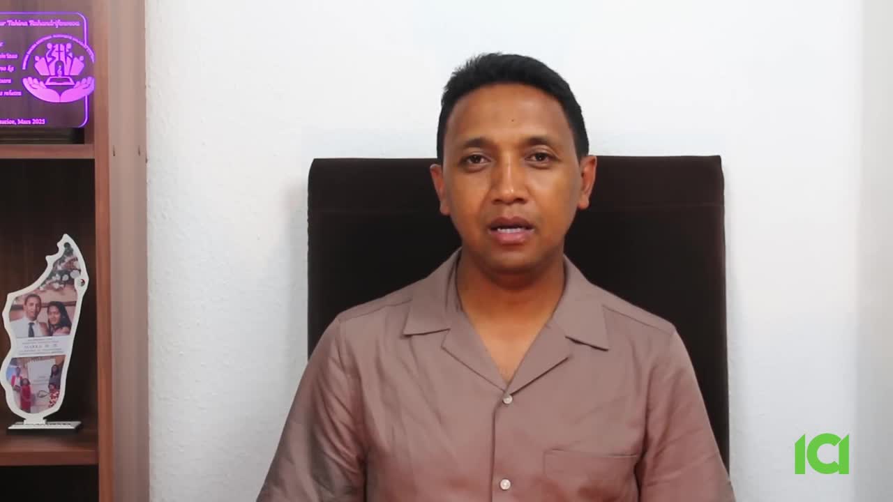 The man in the brown shirt is speaking directly to the camera, his mouth moving as he talks.  The "ICI" logo is visible in the bottom right corner, as he appears to be on a CFHD-DT broadcast.
