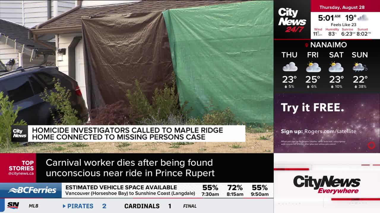 A brown and green tarp covers a garage door, and a dark SUV sits in the driveway. The CityNews Vancouver banner indicates homicide investigators are at the Maple Ridge home.
