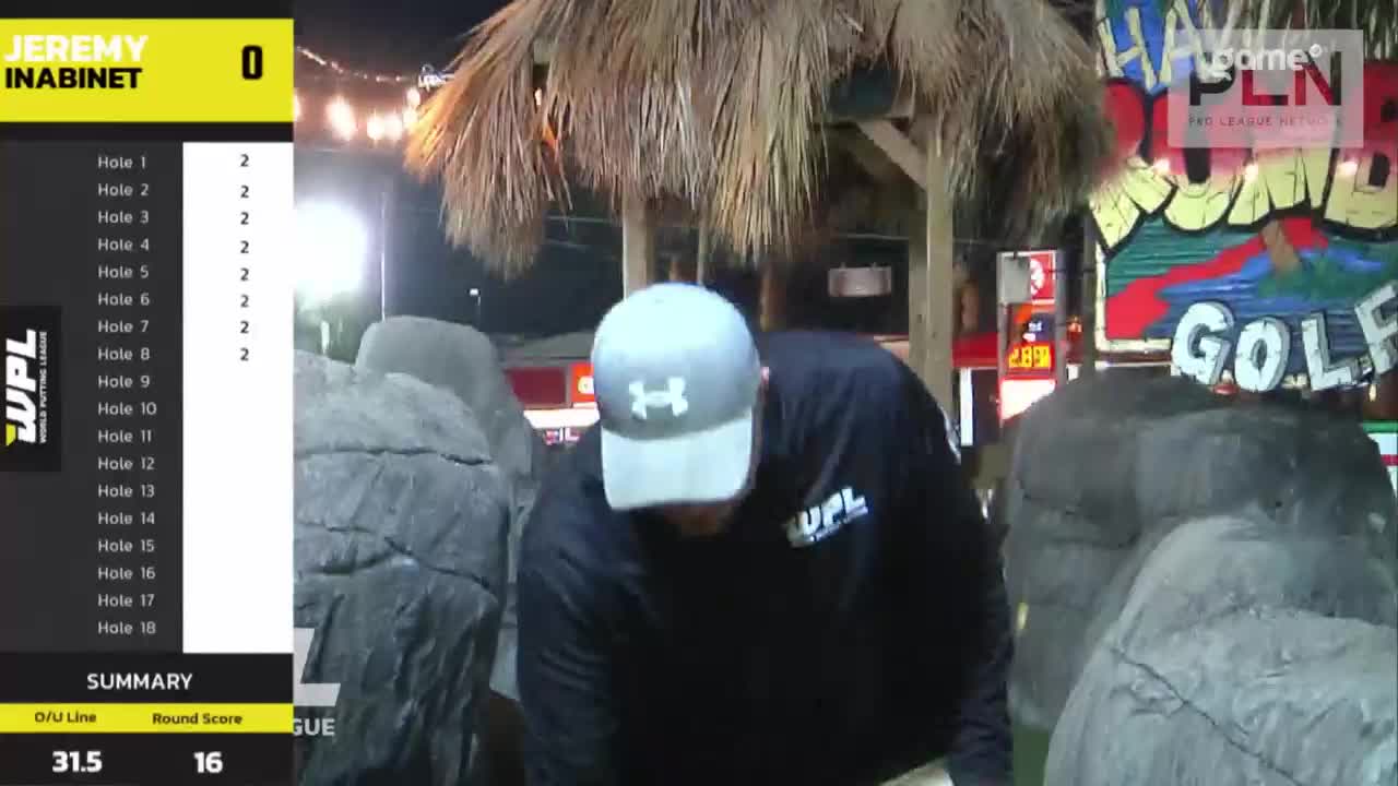 The player, wearing a gray cap, leans over the course, focused on his shot.  The "Hawaii Open" is being broadcast on Game+ from Canada, with the score displayed on the screen.
