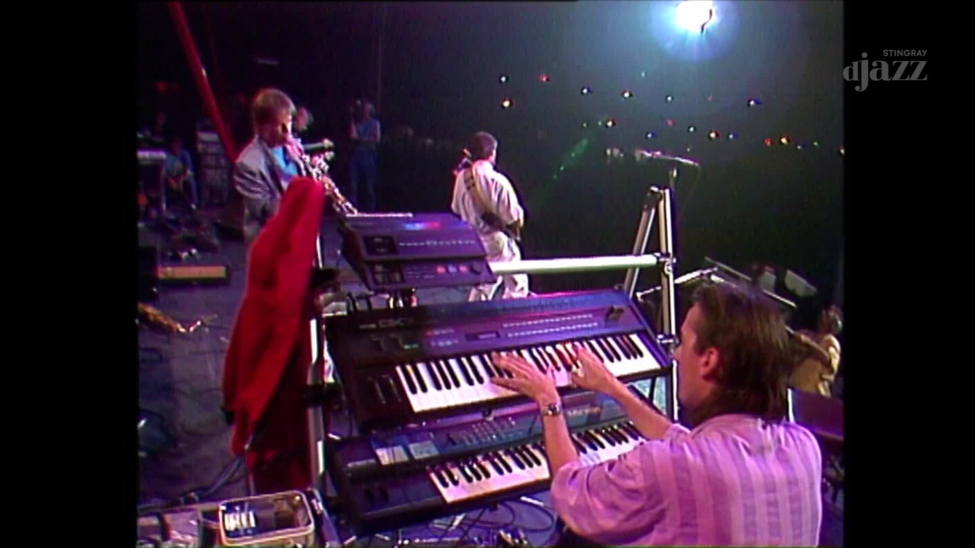 The keyboardist's fingers dance across the keys, a cascade of notes filling the Canadian night. Behind him, a saxophonist blows into his instrument, adding a layer of sound to the Stingray DJAZZ performance.
