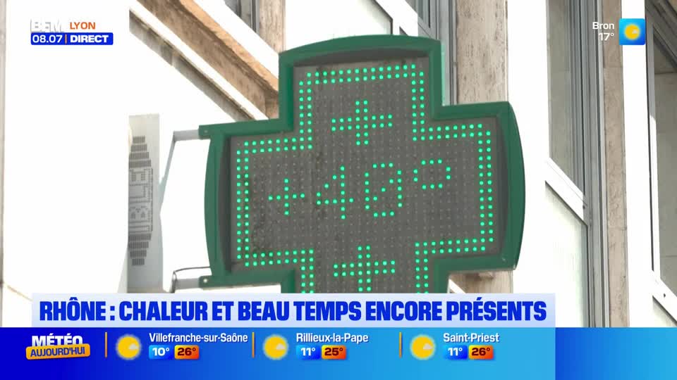 The pharmacy's electronic cross displays a temperature of +46°C. BFM Lyon is reporting on the heatwave in the Rhône region of France.
