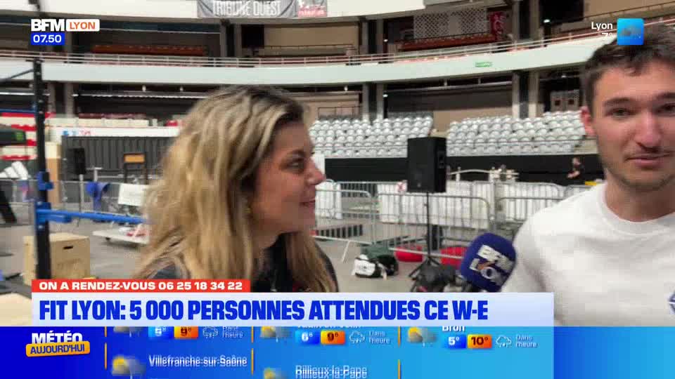 A woman with blonde hair speaks into a BFM Lyon microphone, her profile turned to the left. Beside her, a man in a white t-shirt looks towards the camera.