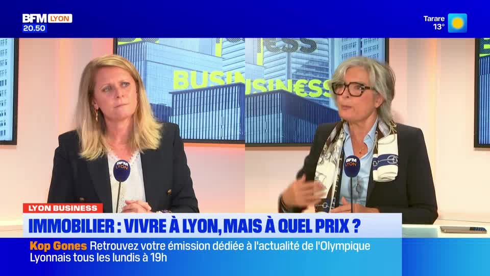 Two women are seated at a desk, discussing real estate in Lyon. One woman speaks with her hands, while the other listens attentively. Two women are seated at a desk, discussing real estate in Lyon. One woman speaks with her hands, while the other listens attentively.
