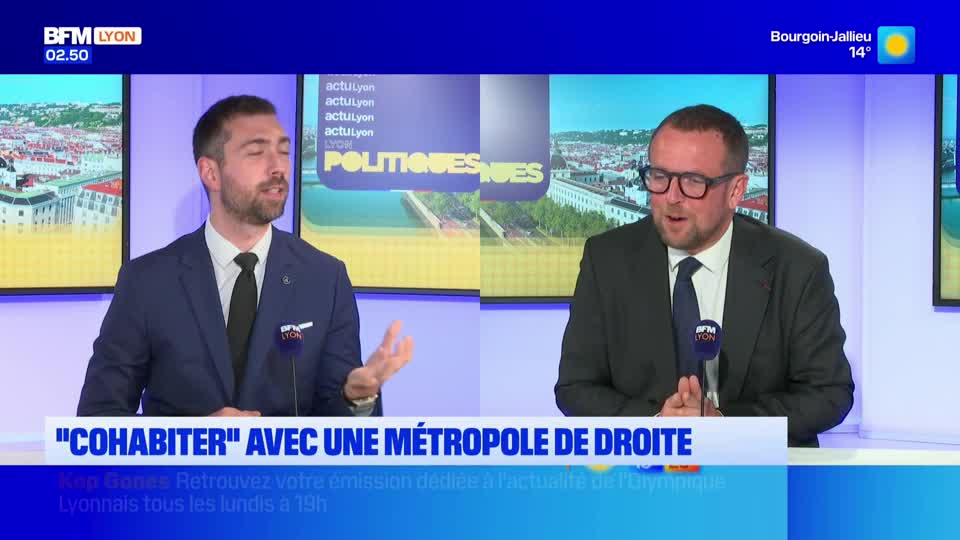 Two men in suits sit at a desk, one gesturing with his hands as he speaks. A graphic behind them displays the BFM Lyon logo and the title "POLITIQUES". Two men in suits sit at a desk, one gesturing with his hands as he speaks. A graphic behind them displays the BFM Lyon logo and the title "POLITIQUES".