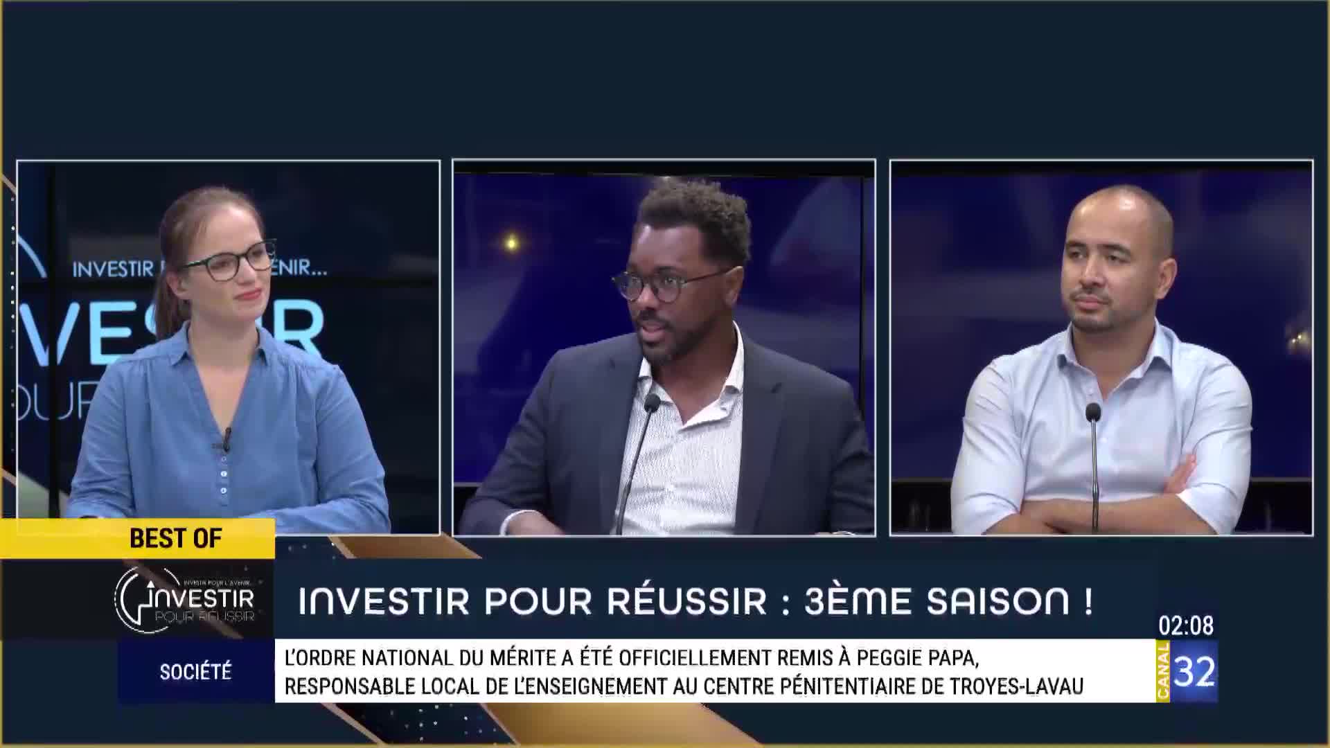 On Canal 32 in France, three people are seated at a table, each framed on screen. The man in the middle is speaking, while the others listen attentively.
