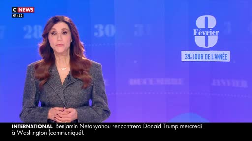 A woman in a grey jacket stands before a blue screen displaying "C NEWS" and the date "8 Février". Text at the bottom of the screen announces that Benjamin Netanyahu will meet Donald Trump in Washington.