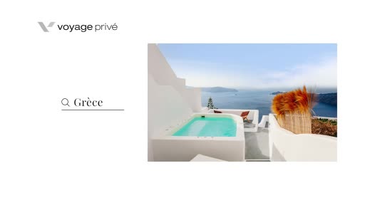 The text "Grèce" is underlined, suggesting a search for Greece. A bright blue hot tub sits on a white terrace overlooking a vast blue sea under a clear sky.