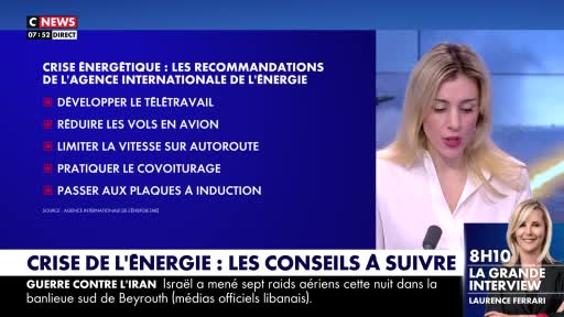 A CNews broadcast displays recommendations for the energy crisis, including developing teleworking and reducing air travel. A reporter speaks at a podium, with a smaller inset of another anchor. A CNews broadcast displays recommendations for the energy crisis, including developing teleworking and reducing air travel. A reporter speaks at a podium, with a smaller inset of another anchor.
