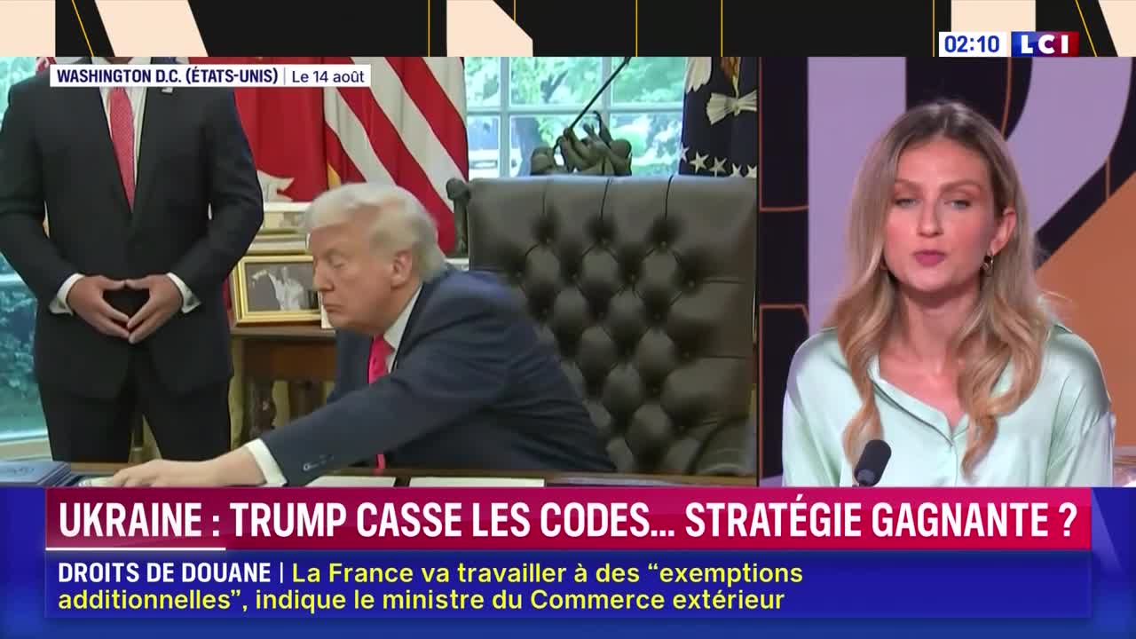 Donald Trump, wearing a suit and red tie, leans over a desk in the White House. Across the screen, a news anchor from LCI in France is speaking, with a headline about Ukraine and Trump's strategy.

