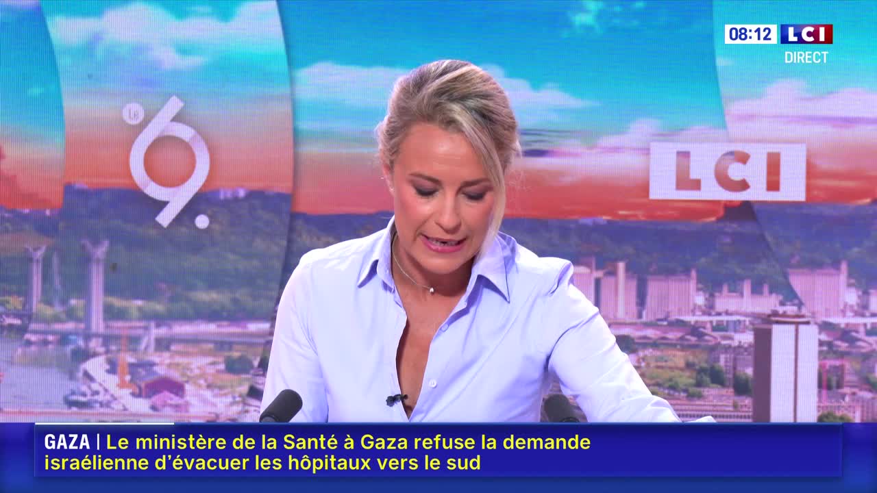 A woman in a light blue shirt is speaking, her face serious as she reads. The LCI logo and a headline about Gaza are visible on the screen behind her.
