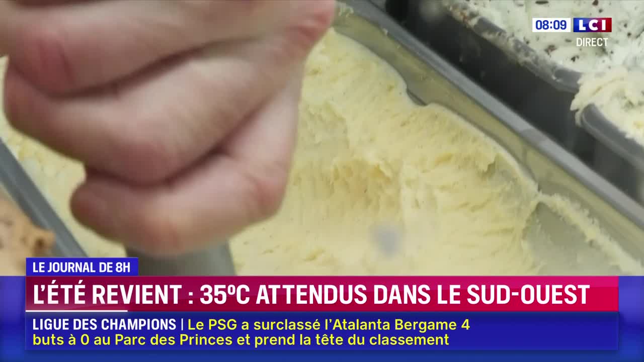 A hand scoops pale yellow ice cream from a metal tray. The LCI broadcast is reporting on the heatwave expected in the southwest of France.
