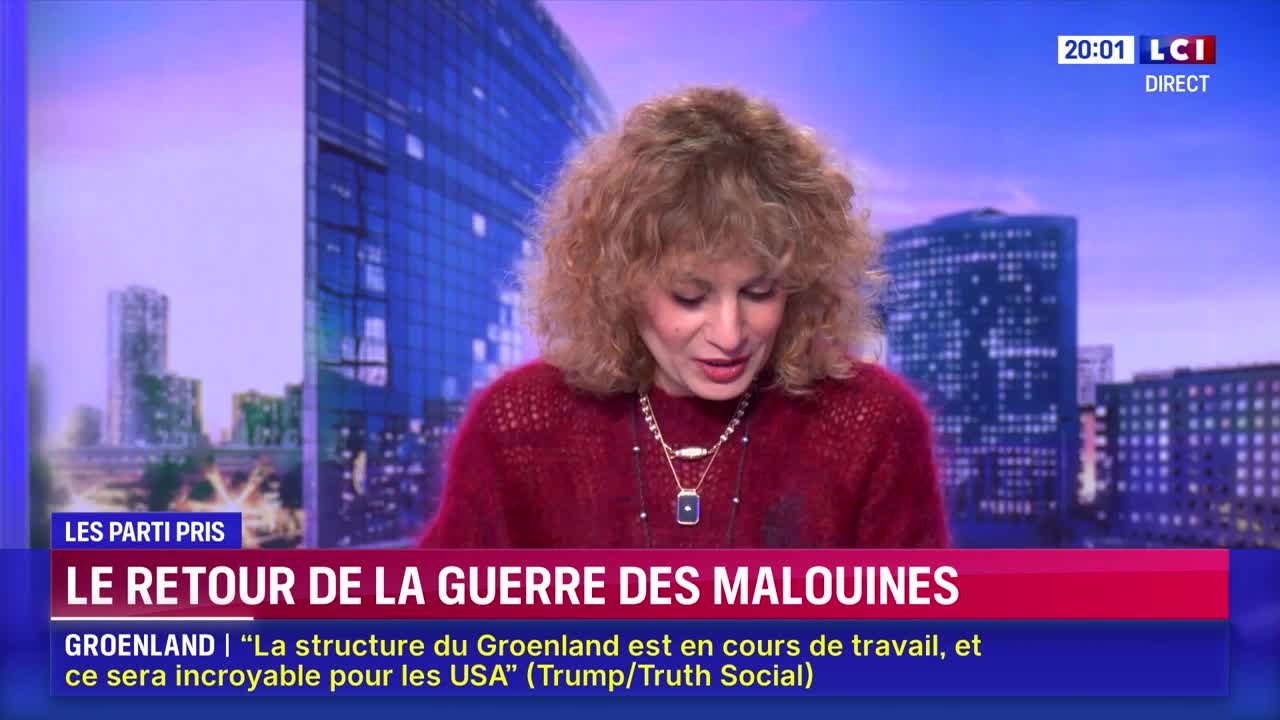 The LCI broadcast shows a woman with curly hair, wearing a maroon sweater and a necklace, speaking. A graphic overlay displays "LE RETOUR DE LA GUERRE DES MALOUINES" and text about Greenland.