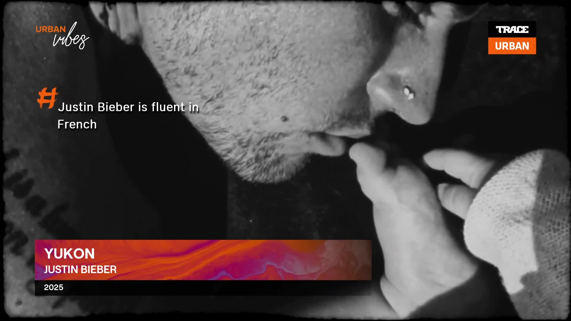 A close-up shot shows a man's face, his nose and mouth in focus. The Trace Urban logo is visible, and the text mentions Justin Bieber and his fluency in French.
