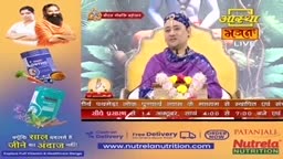 A man in a turban and purple shawl sits in a gilded chair, speaking into a microphone on the Aastha Bhajan channel. Advertisements for Patanjali Nutrela products and other health supplements flank the broadcast.
