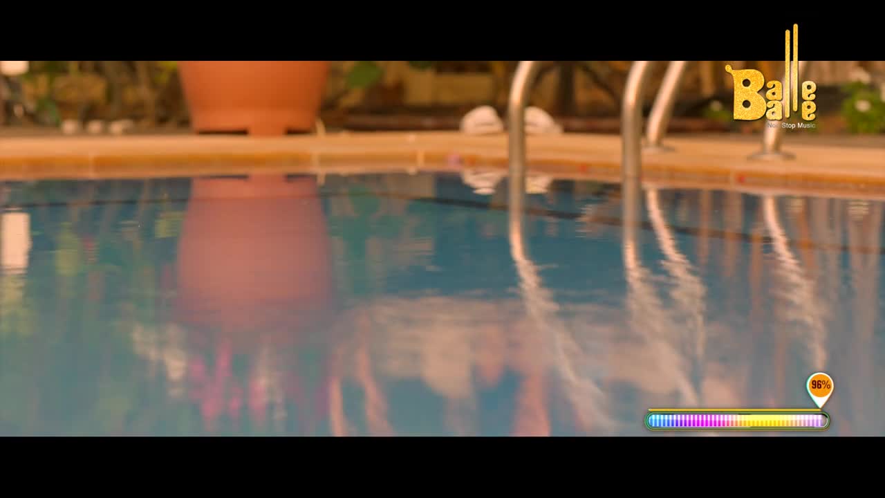 The water in the pool ripples, reflecting the potted plants and the "Balle Balle" logo. A progress bar at the bottom indicates 96%.