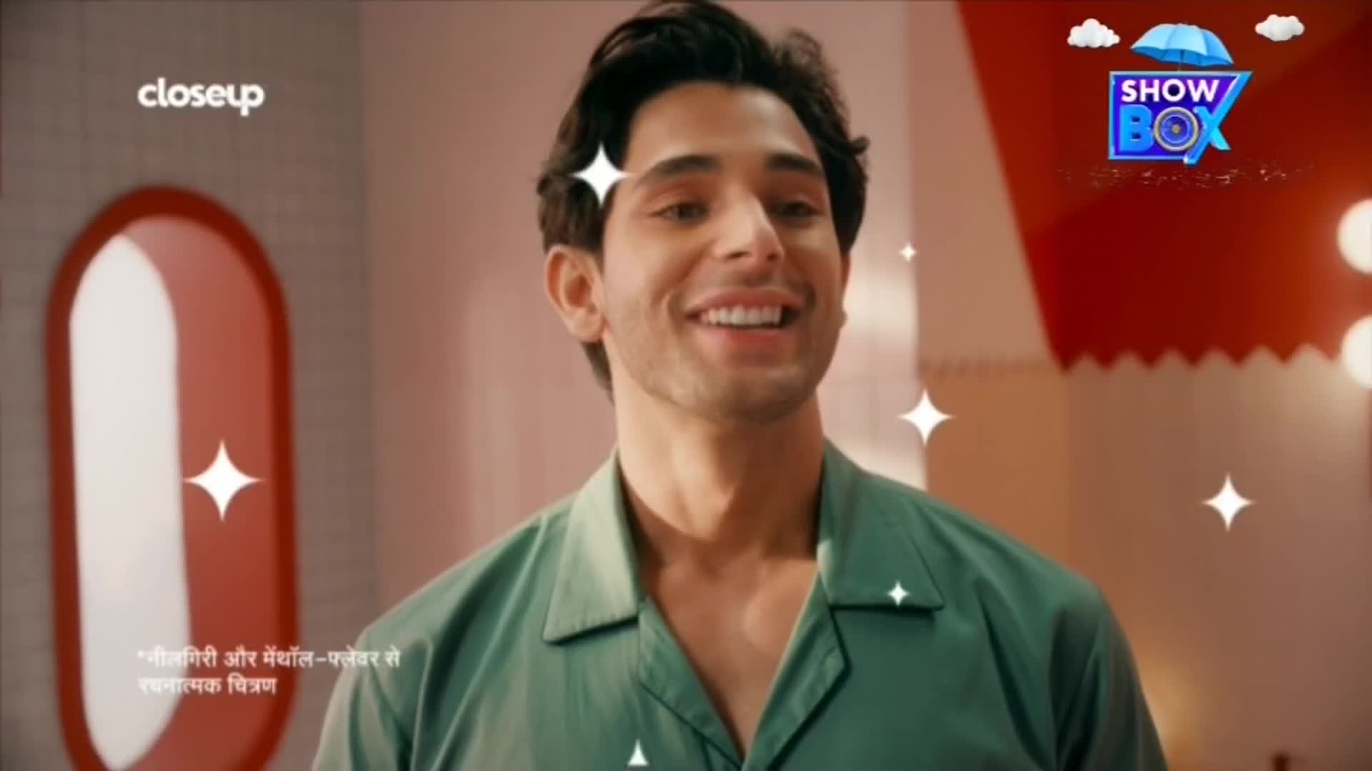 A man in a green shirt smiles widely, with sparkly effects around him. The ShowBox logo is visible in the corner, and the "closeup" logo is above him.
