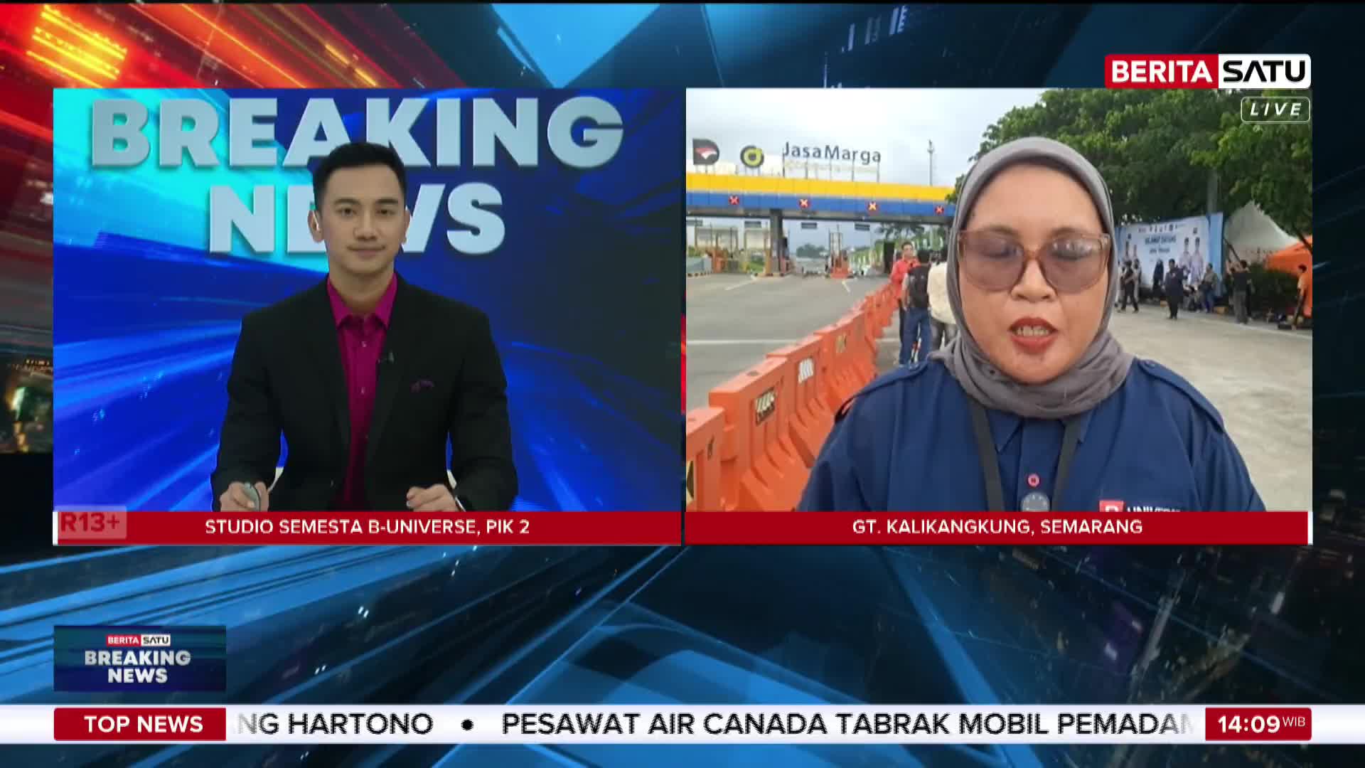 A reporter stands near a toll gate in Semarang, Indonesia, speaking live for BeritaSatu. Behind her, people mill about under a Jasa Marga sign.