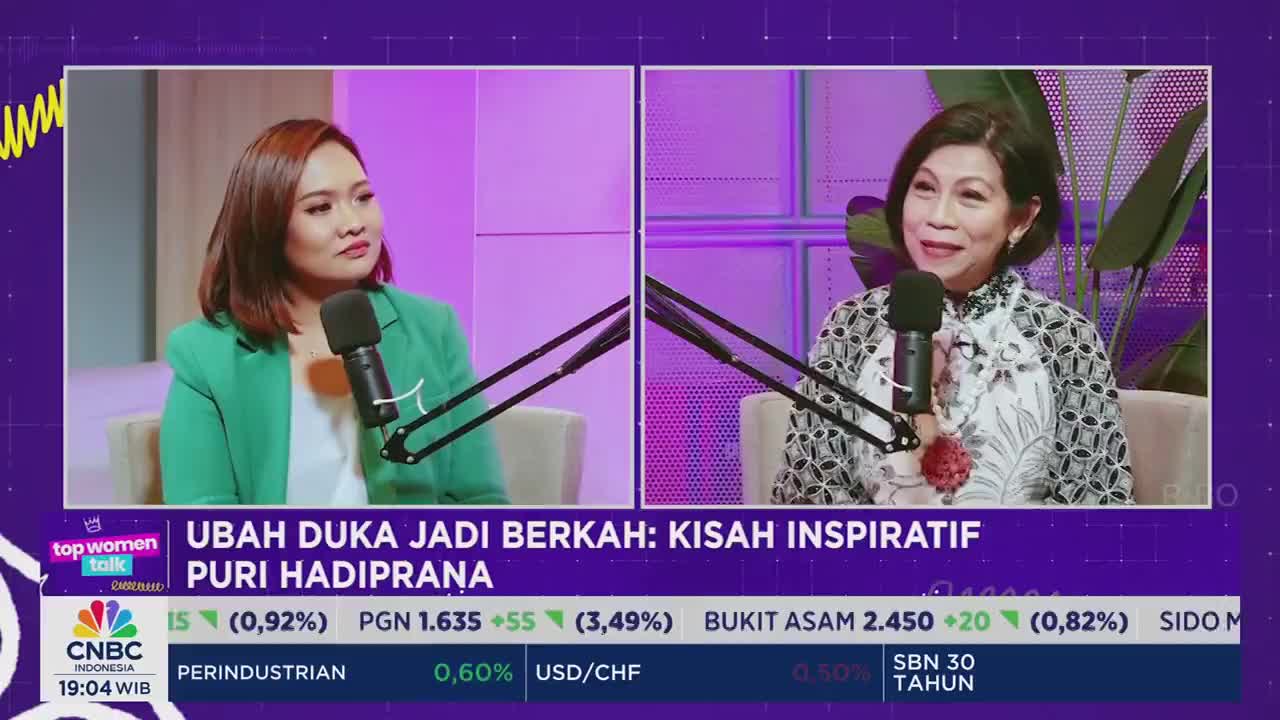 Two women sit across from each other, each with a microphone in front of them. The CNBC Indonesia logo is visible at the bottom, and the chyron reads "Ubah Duka Jadi Berkah: Kisah Inspiratif Puri Hadiprana."
