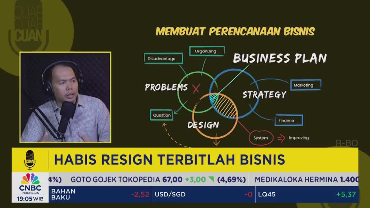 A man, speaking into a microphone, gestures towards a diagram illustrating business planning. The CNBC Indonesia logo and stock market data are displayed at the bottom of the screen.
A man, speaking into a microphone, gestures towards a diagram illustrating business planning. The CNBC Indonesia logo and stock market data are displayed at the bottom of the screen.