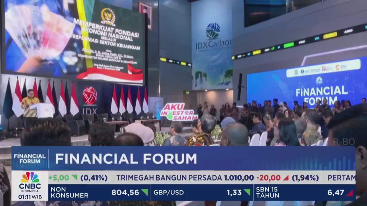 A speaker stands at a podium, addressing a crowd at a financial forum in Indonesia. The CNBC Indonesia logo is visible at the bottom of the screen, along with stock market data.
A speaker stands at a podium, addressing a crowd at a financial forum in Indonesia. The CNBC Indonesia logo is visible at the bottom of the screen, along with stock market data.