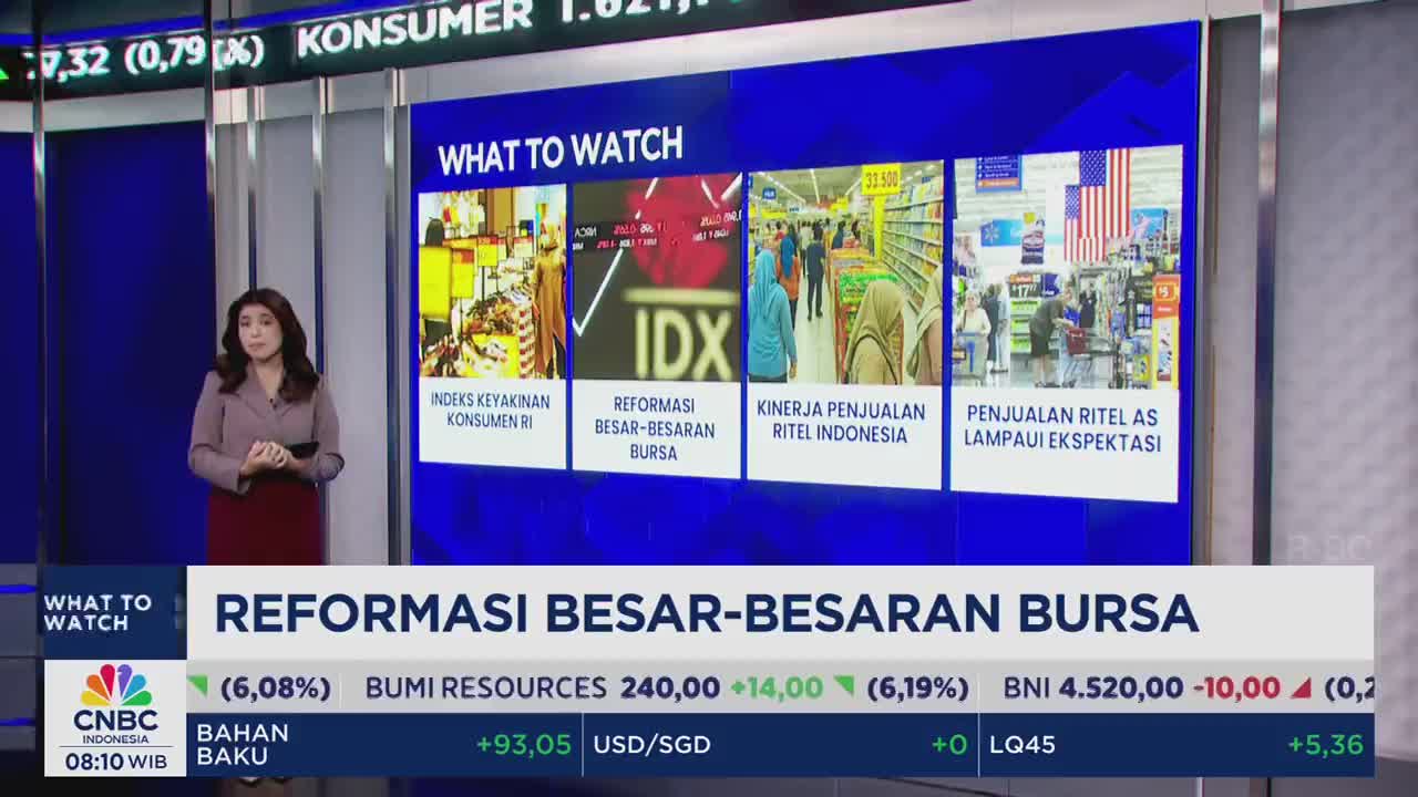 A woman stands on a studio set, presenting financial news from CNBC Indonesia. Behind her, a screen displays market data and headlines, including a large graphic for "REFORMASI BESAR-BESARAN BURSA."