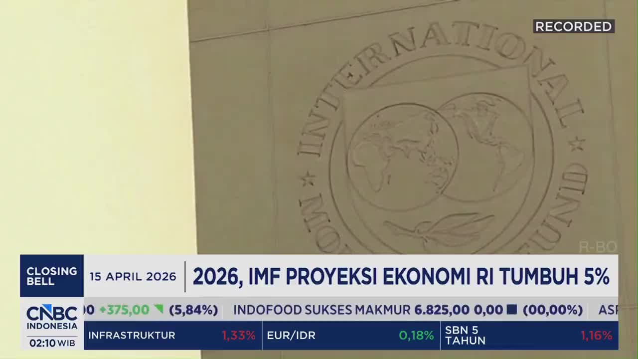 A textured emblem of the International Monetary Fund stands out against a pale wall. Below it, a CNBC Indonesia ticker displays financial data and a headline about the IMF's 2026 economic growth projection for Indonesia. A textured emblem of the International Monetary Fund stands out against a pale wall. Below it, a CNBC Indonesia ticker displays financial data and a headline about the IMF's 2026 economic growth projection for Indonesia.