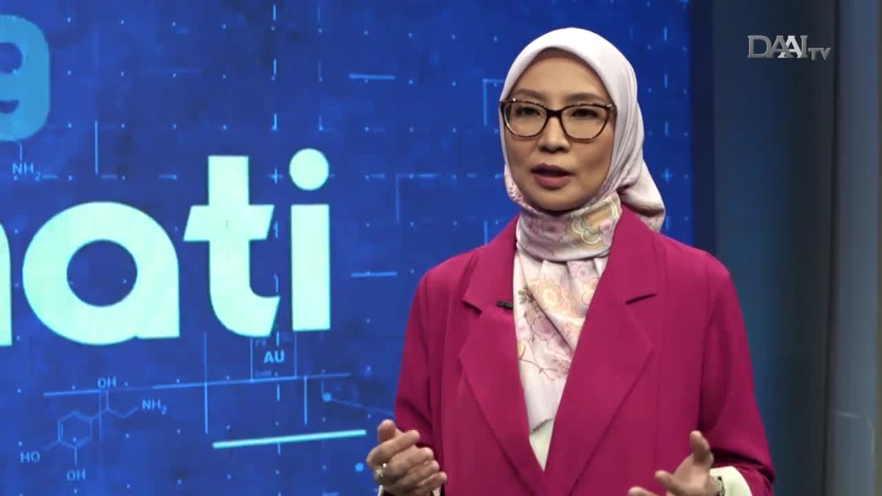 A woman in a hijab and glasses gestures with her hands as she speaks. The DAAI TV logo is visible in the corner, and a blue background displays the word "hati."
