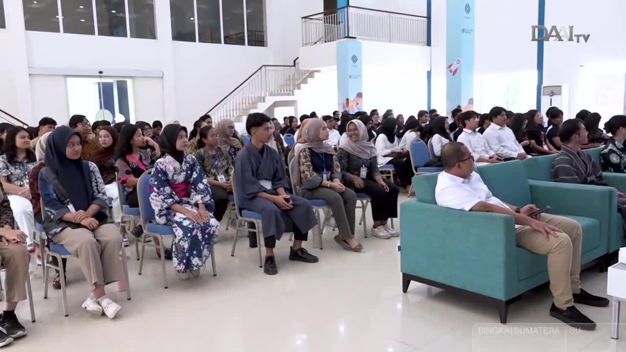 A diverse audience fills rows of chairs, some wearing traditional Indonesian attire, others in modern clothing. A DAAI TV logo is visible in the background, suggesting a broadcast event.