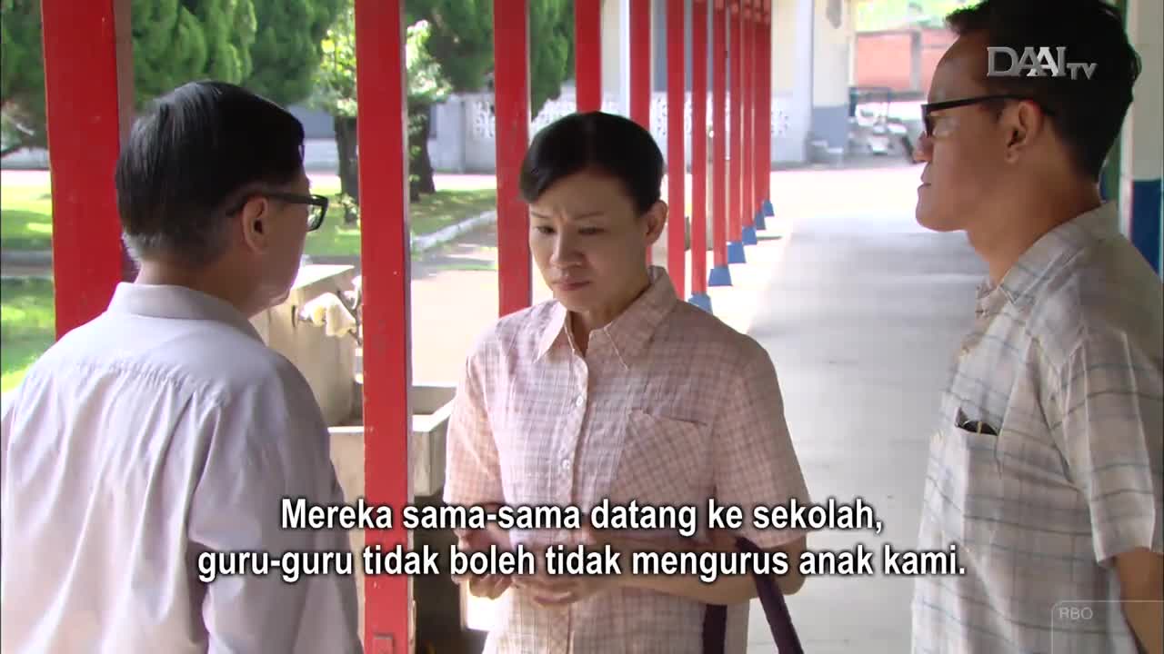 A woman with a worried expression stands between two men, all three are conversing outside a school building. The DAAI TV logo is visible in the upper right corner.