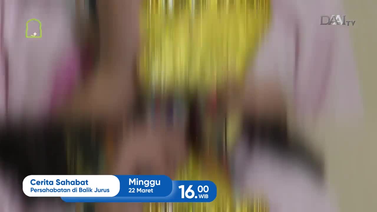 The DAAI TV broadcast shows a bright, shimmering curtain behind two figures in pink. A graphic overlay announces "Cerita Sahabat" and the date Sunday, March 22nd at 4 PM WIB.