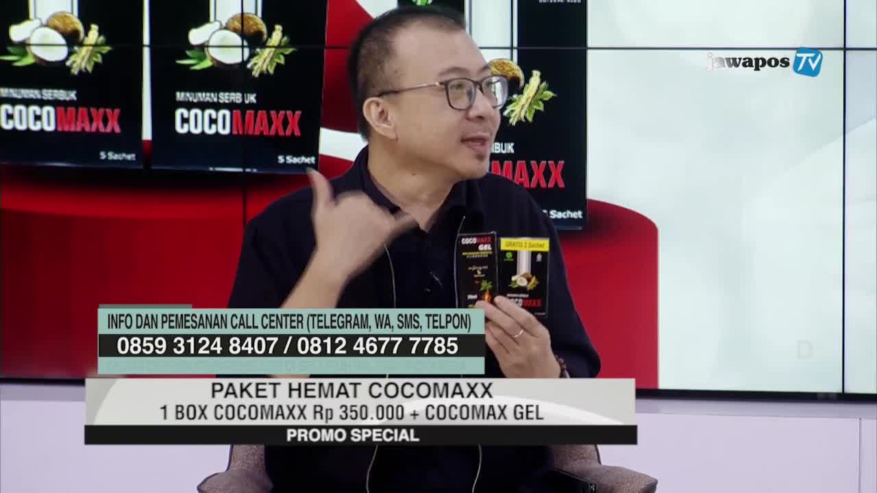 A man on Jawa Pos TV gestures with his hand while holding up a COCOMAXX product. Below him, the screen displays a phone number and a special offer for the product.
