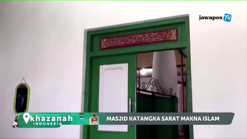 A green-framed doorway with a white door stands open, revealing the interior of a building. The Jawa Pos TV logo sits in the corner, and the lower third of the screen displays text about the Masjid Katangka in Indonesia.
