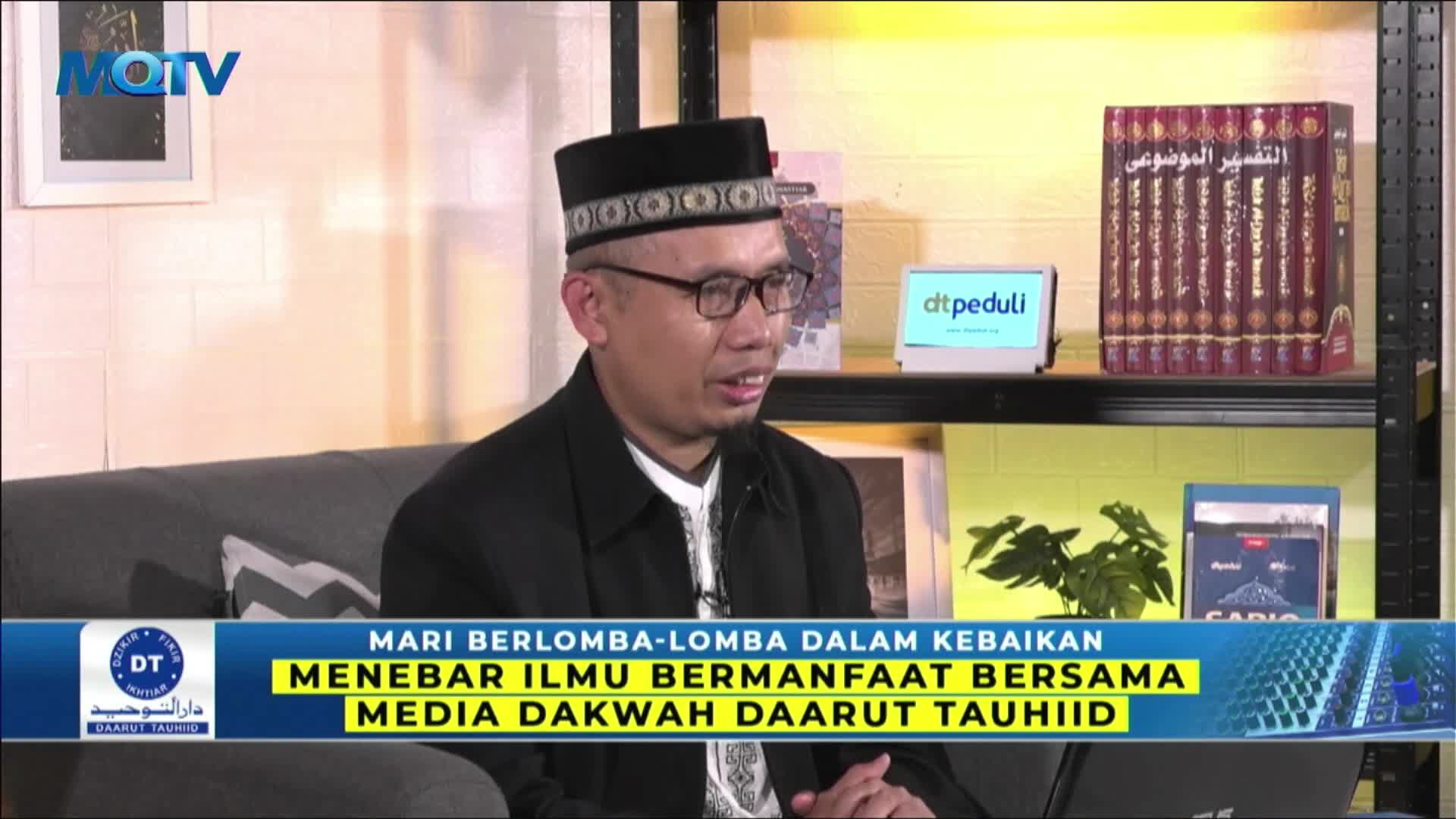A man in a black cap and glasses speaks, seated on a sofa in front of a backdrop. The MQTV logo is visible, and the screen displays text in Indonesian.
