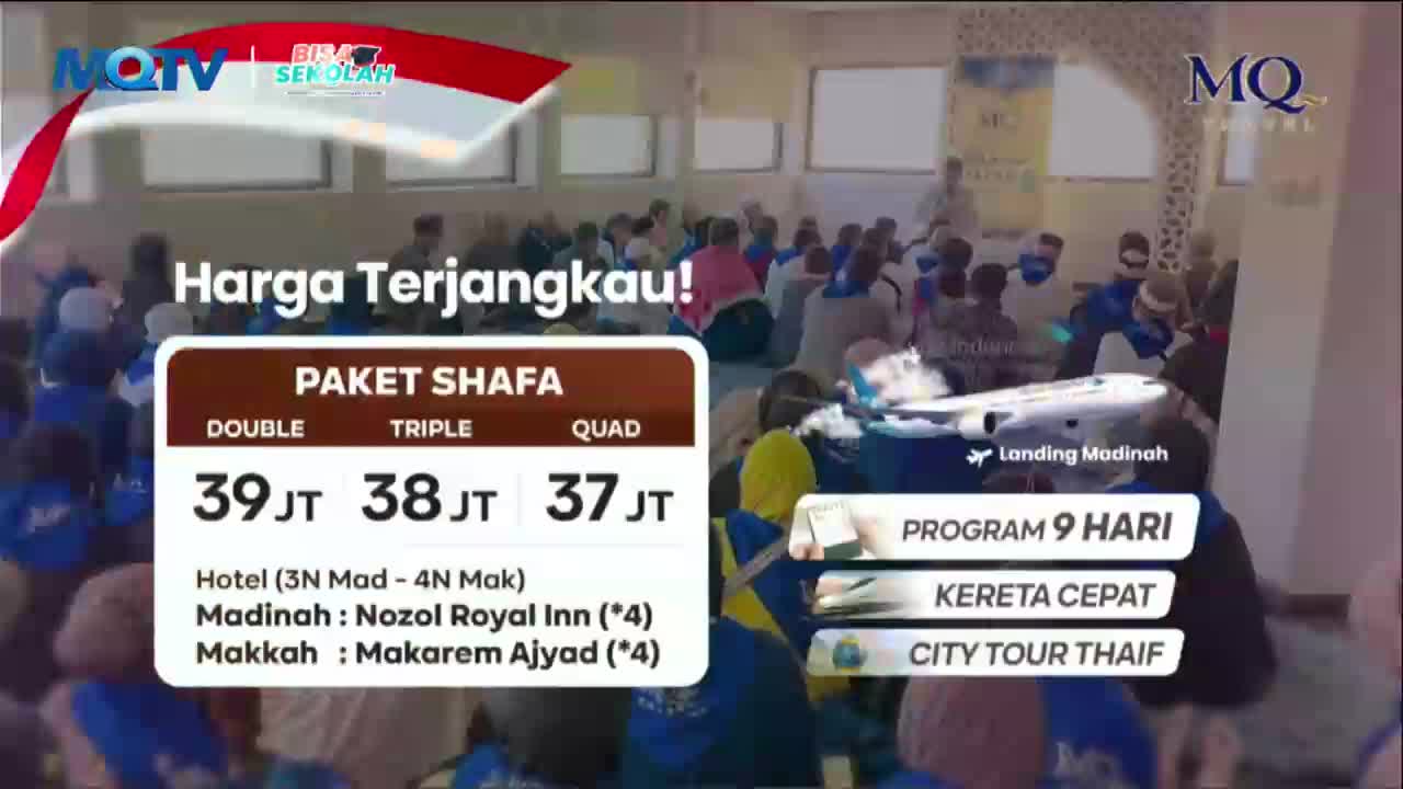 A large group of people, many wearing blue, are gathered in a room. On a screen, "Paket Shafa" is displayed with prices for double, triple, and quad occupancy, alongside details about hotels in Madinah and Makkah.