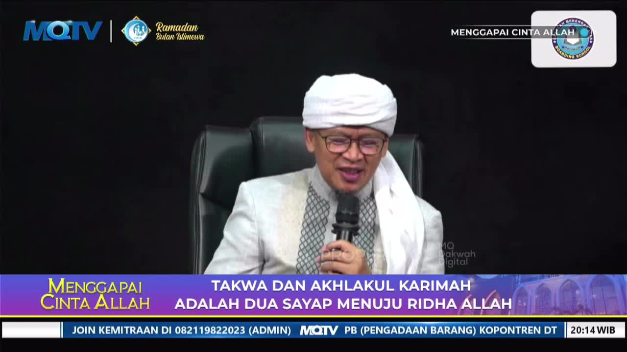 A man in a white turban and jacket speaks into a microphone, his glasses reflecting the light. The MQTV logo and Indonesian text are visible on screen.
