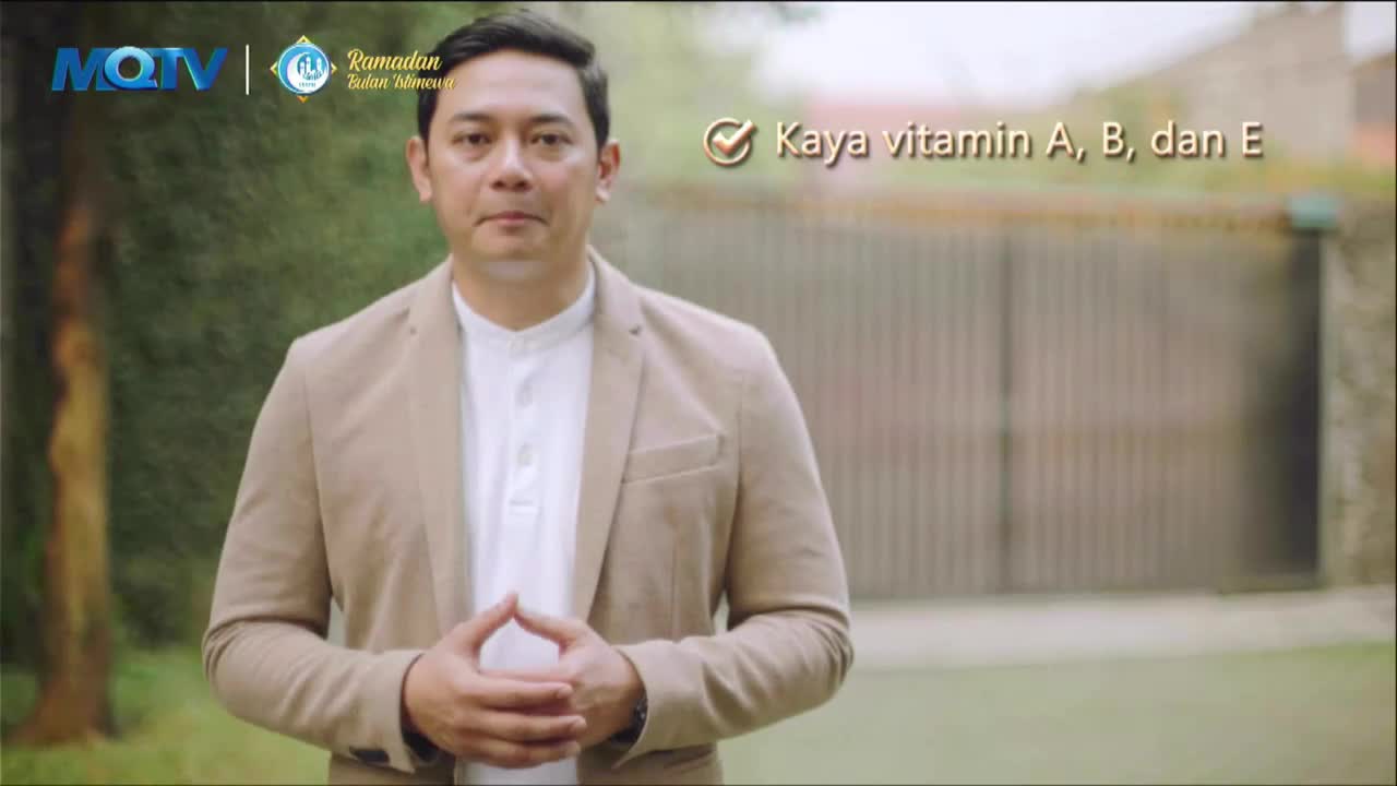 A man in a tan jacket stands with his hands clasped, looking directly ahead. Text overlays the scene, mentioning vitamins and the Ramadan season. A man in a tan jacket stands with his hands clasped, looking directly ahead. Text overlays the scene, mentioning vitamins and the Ramadan season.